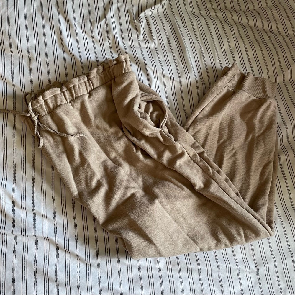 NWOT Women’s ‘LC Lauren Conrad’ Designer Tan Ruffled Jogger Sweatpants - PLUS